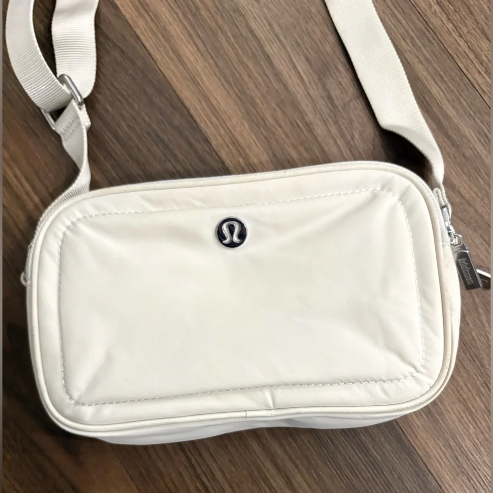 Lululemon Athletica Cream Crossbody Bag 🤍❕ - Picture 4 of 8